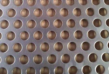 鋁闆沖(chòng)孔網變黑(hei)如何處理(li)