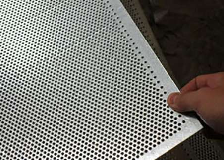 不鏽鋼(gāng)沖孔網在(zai)沖孔操作(zuò)中應避免(mian)哪些問題(ti)