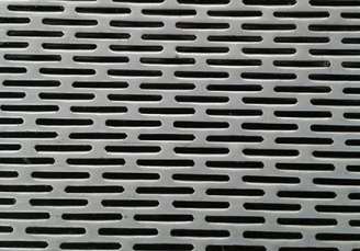 建(jian)築外牆(qiang)使用沖(chòng)孔網的(de)優勢有(yǒu)哪些