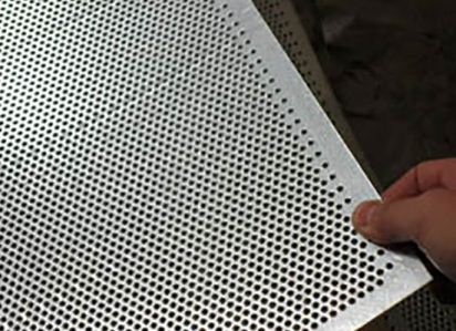 不鏽鋼沖(chòng)孔網在拉(lā)伸時有哪(nǎ)些保護措(cuo)施