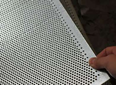不(bú)鏽鋼沖(chòng)孔網的(de)安裝方(fang)式
